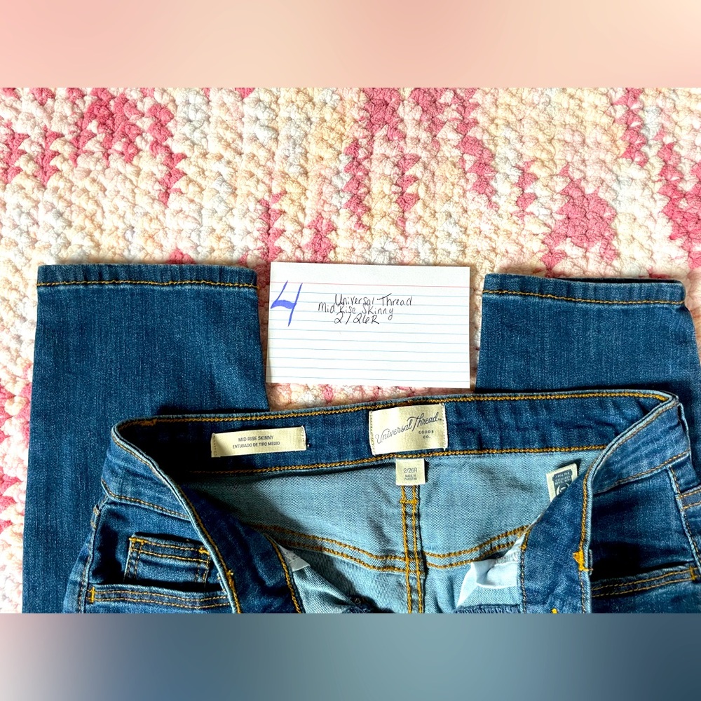 Universal Thread Mid Rise Skinny 2/26R - Picture 2 of 3
